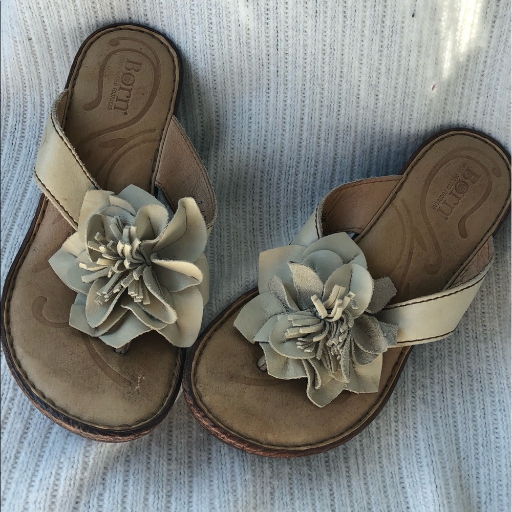 👡 Born Sandals 👡 With Leather Flowers